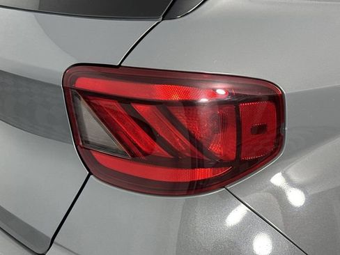 Used 2020 Hyundai Venue SEL image 21