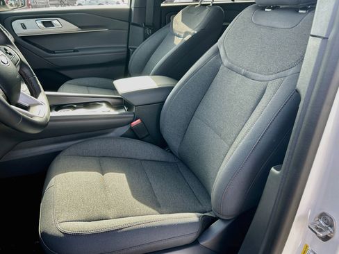 New 2027 Ford Explorer Active RWD image 15