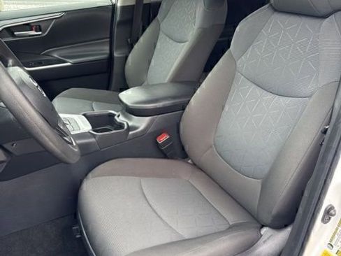 Used 2025 Toyota RAV4 XLE image 18