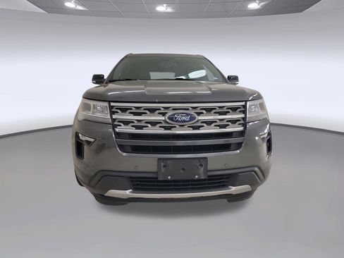 Used 2018 Ford Explorer XLT w/ Equipment Group 202A FWD image 4