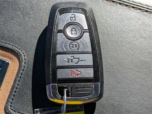 Used 2023 Ford F250 Platinum image 30