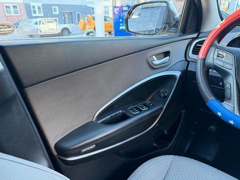 Used 2017 Hyundai Santa Fe SE image 32