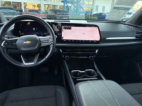 Used 2024 Chevrolet Traverse LT image 12