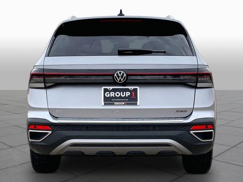 Used 2025 Volkswagen Taos SE image 5