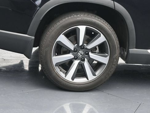 Used 2023 Honda Pilot Touring image 10