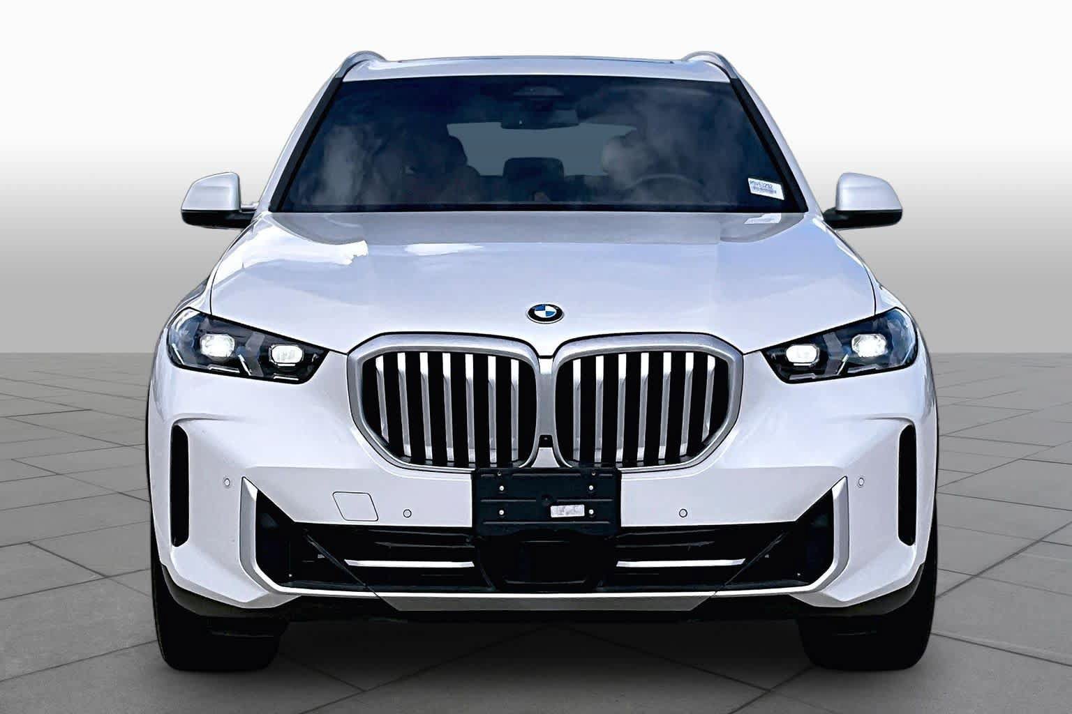 Used 2024 BMW X5 sDrive40i w/ Premium Package RWD image 3