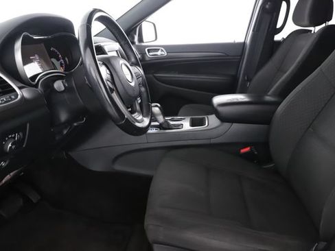 Used 2018 Jeep Grand Cherokee Laredo AWD/4WD image 16