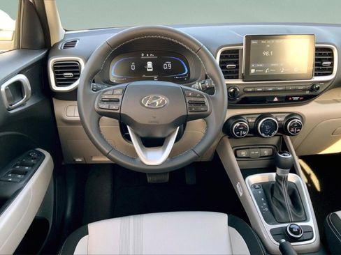 New 2025 Hyundai Venue SEL image 16