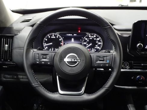 Used 2024 Nissan Pathfinder SV image 24