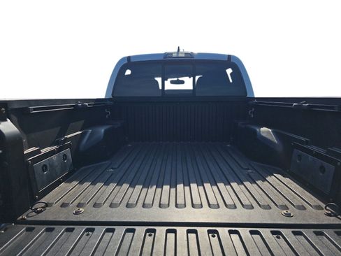 Used 2016 Toyota Tacoma SR5 w/ SR5 Appearance Package (SN) RWD image 25