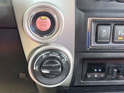 Used 2020 Nissan Titan SV w/ SV Convenience Package AWD/4WD image 45