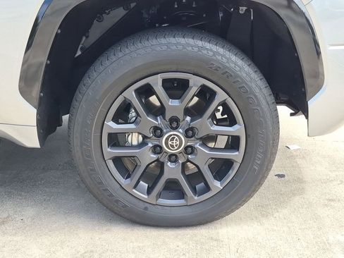 Used 2024 Toyota Tundra Platinum AWD/4WD image 26