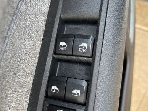 Certified 2023 Jeep Compass Latitude image 16