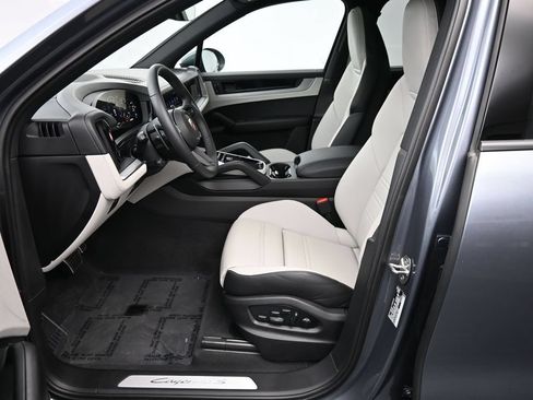 Certified 2026 Porsche Cayenne S AWD/4WD image 10