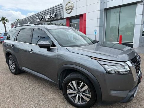 Certified 2024 Nissan Pathfinder SL image 1