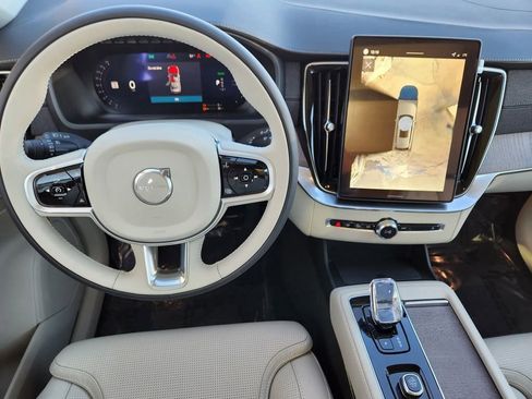 New 2026 Volvo XC90 T8 Ultra w/ Protection Package Premier image 2