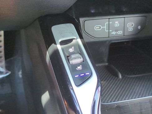 Certified 2025 Kia Sorento SX FWD image 18