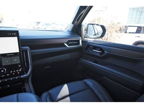 Used 2025 GMC Yukon Denali image 7