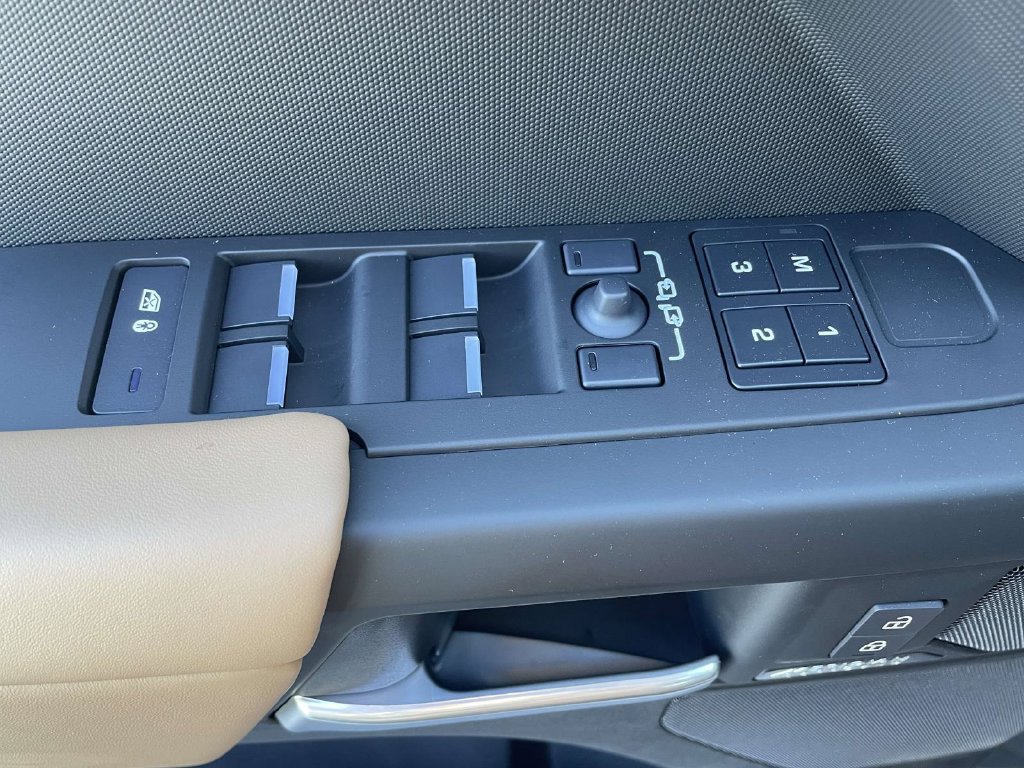 New 2026 Land Rover Defender 110 X-Dynamic SE AWD/4WD image 25