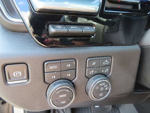 Certified 2026 Chevrolet Silverado 1500 High Country w/ Technology Package AWD/4WD image 44