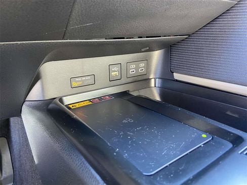 Used 2025 Toyota Camry SE w/ Convenience Package image 23