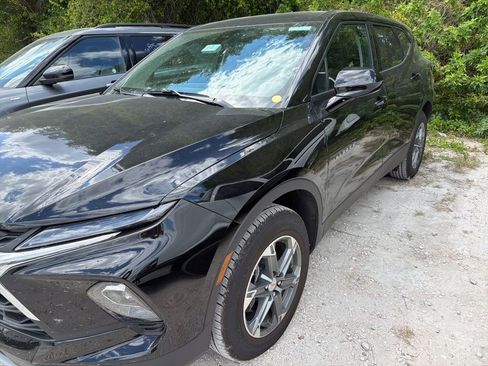 Used 2025 Chevrolet Blazer LT FWD image 1