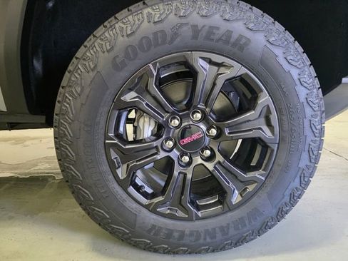 New 2025 GMC Canyon Elevation w/ Convenience Package RWD image 30