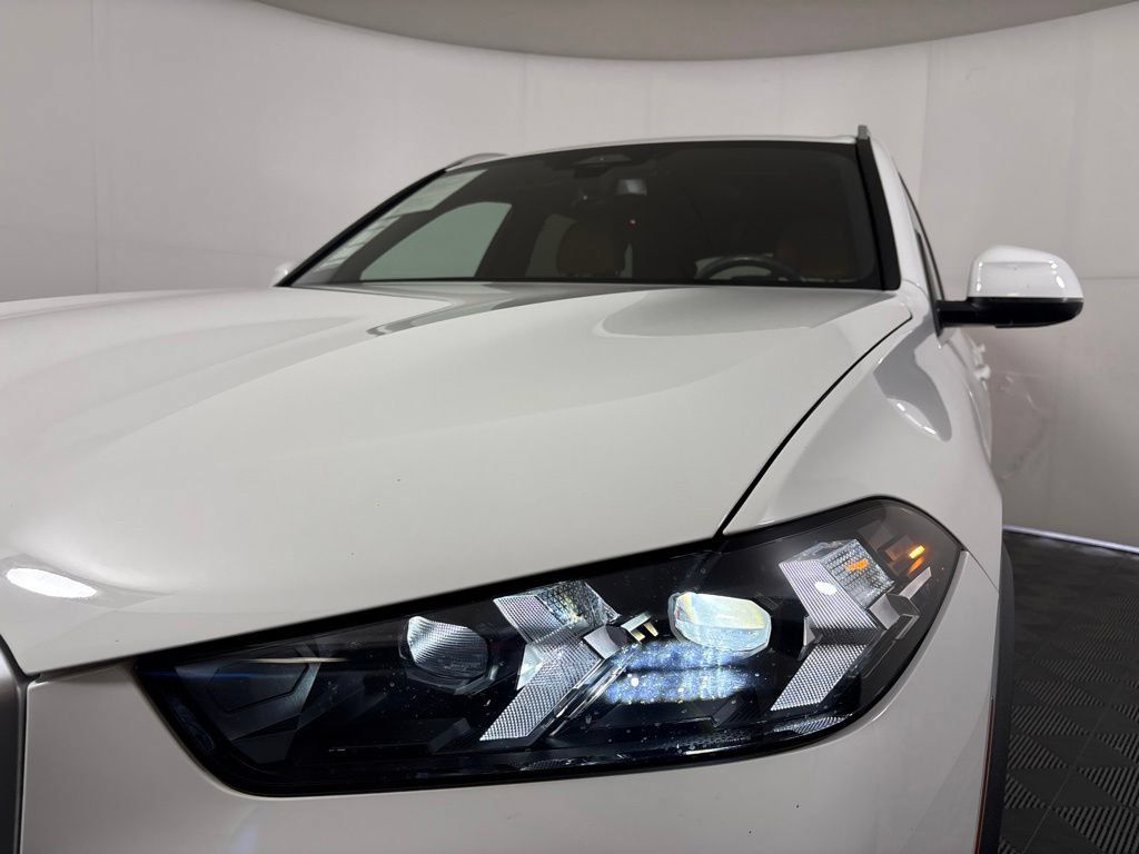 Certified 2024 BMW X5 xDrive50e w/ Climate Comfort Package AWD/4WD image 9