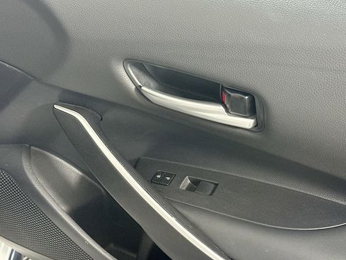Used 2025 Toyota Corolla SE image 29