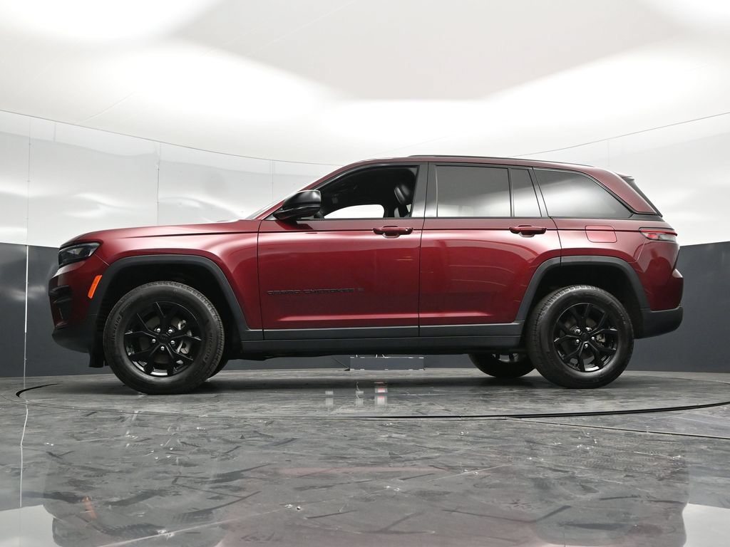 Used 2025 Jeep Grand Cherokee Altitude AWD/4WD image 56