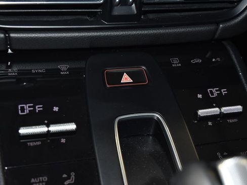 Certified 2024 Porsche Macan image 17