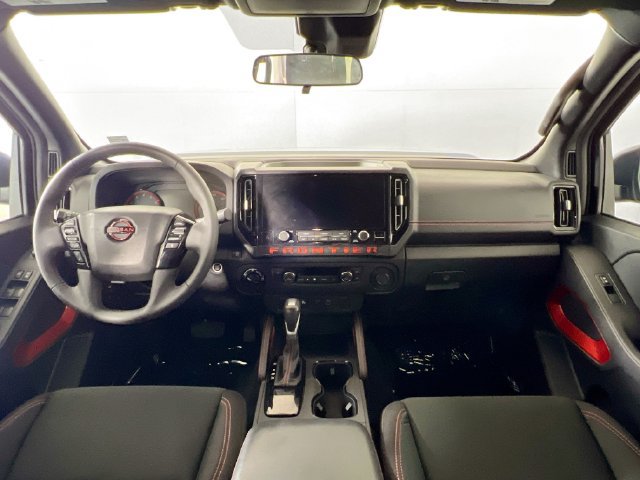 Used 2025 Nissan Frontier PRO-4X AWD/4WD image 9