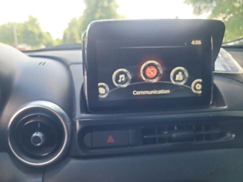 Used 2018 FIAT 124 Spider Abarth RWD image 16