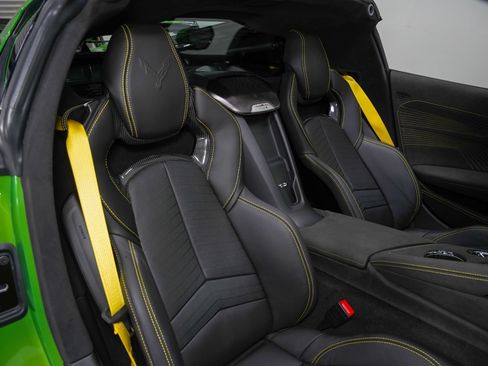 Used 2026 Chevrolet Corvette ZR1 w/ ZR1 Carbon Fiber Aero Package RWD image 32