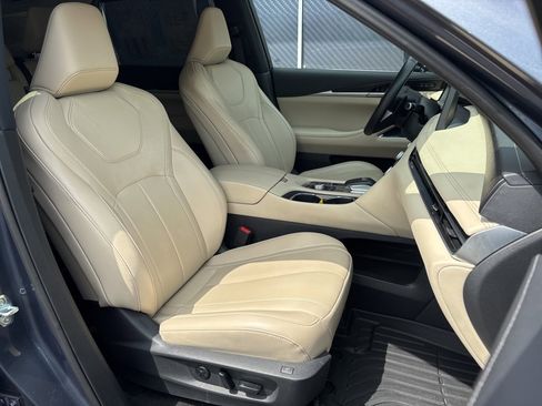 Used 2023 INFINITI QX60 Sensory w/ Cargo Package image 72