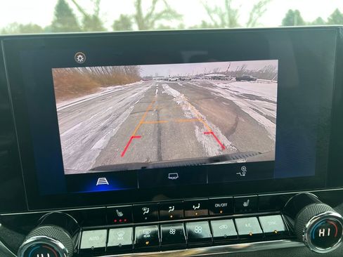 Used 2023 Chevrolet Colorado LT w/ LT Convenience Package II image 17