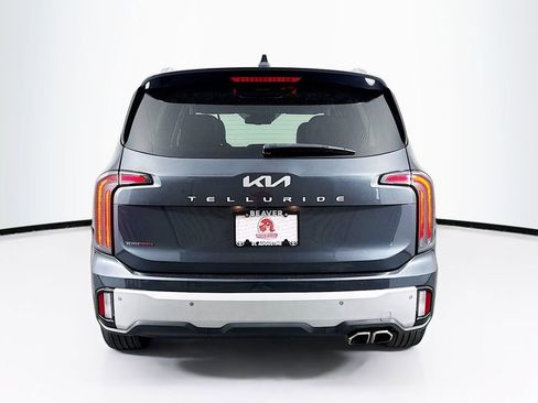 Used 2024 Kia Telluride EX w/ EX Captain's Chair Package image 8