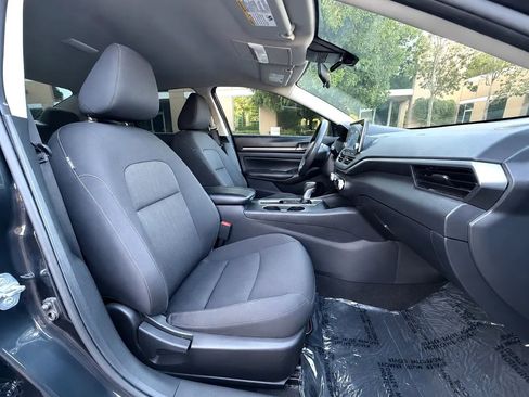 Used 2022 Nissan Altima 2.5 SV FWD image 12