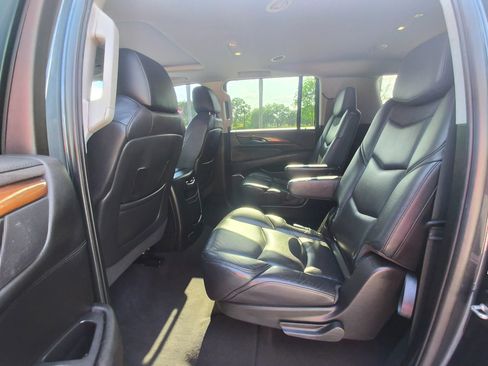 Used 2019 Cadillac Escalade ESV Luxury AWD/4WD image 10