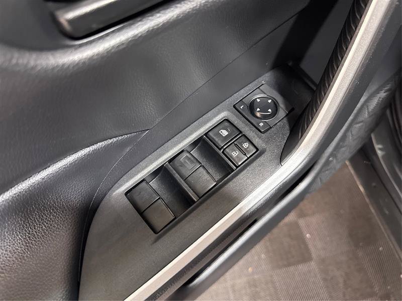 Used 2020 Toyota RAV4 LE AWD/4WD image 28