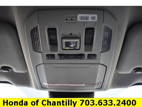 Used 2022 Toyota Highlander XLE AWD/4WD image 19