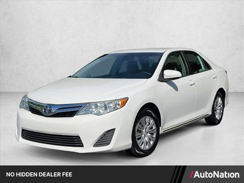 Used 2014 Toyota Camry LE FWD image 1