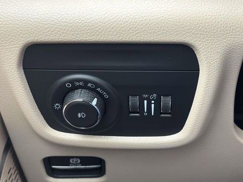 New 2026 Jeep Grand Cherokee Limited w/ Limited Altitude Package AWD/4WD image 19