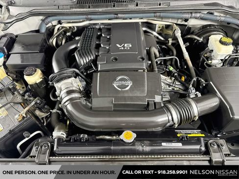 Used 2010 Nissan Frontier SE AWD/4WD image 26