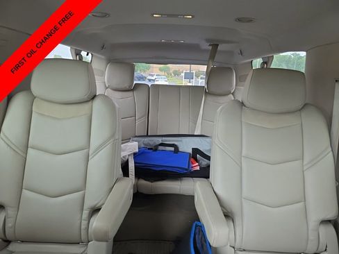 Used 2020 Cadillac Escalade ESV Luxury RWD image 18