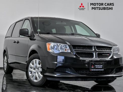 Used 2017 Dodge Grand Caravan SE image 1