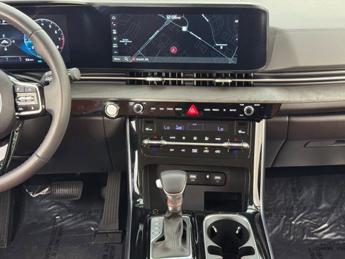 Used 2024 Kia Carnival SX image 24