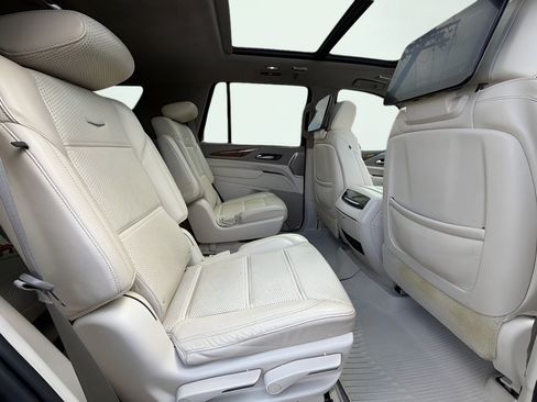 Used 2021 Cadillac Escalade Premium Luxury Platinum AWD/4WD image 28