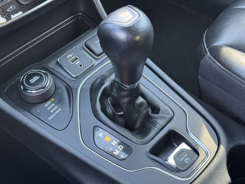 Used 2020 Jeep Cherokee Latitude Plus w/ Cold Weather Group image 30