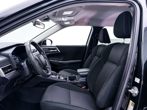 Used 2024 Mitsubishi Outlander ES FWD image 12
